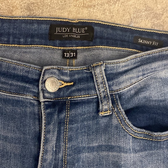Judy Blue distressed jeans - Picture 3 of 4